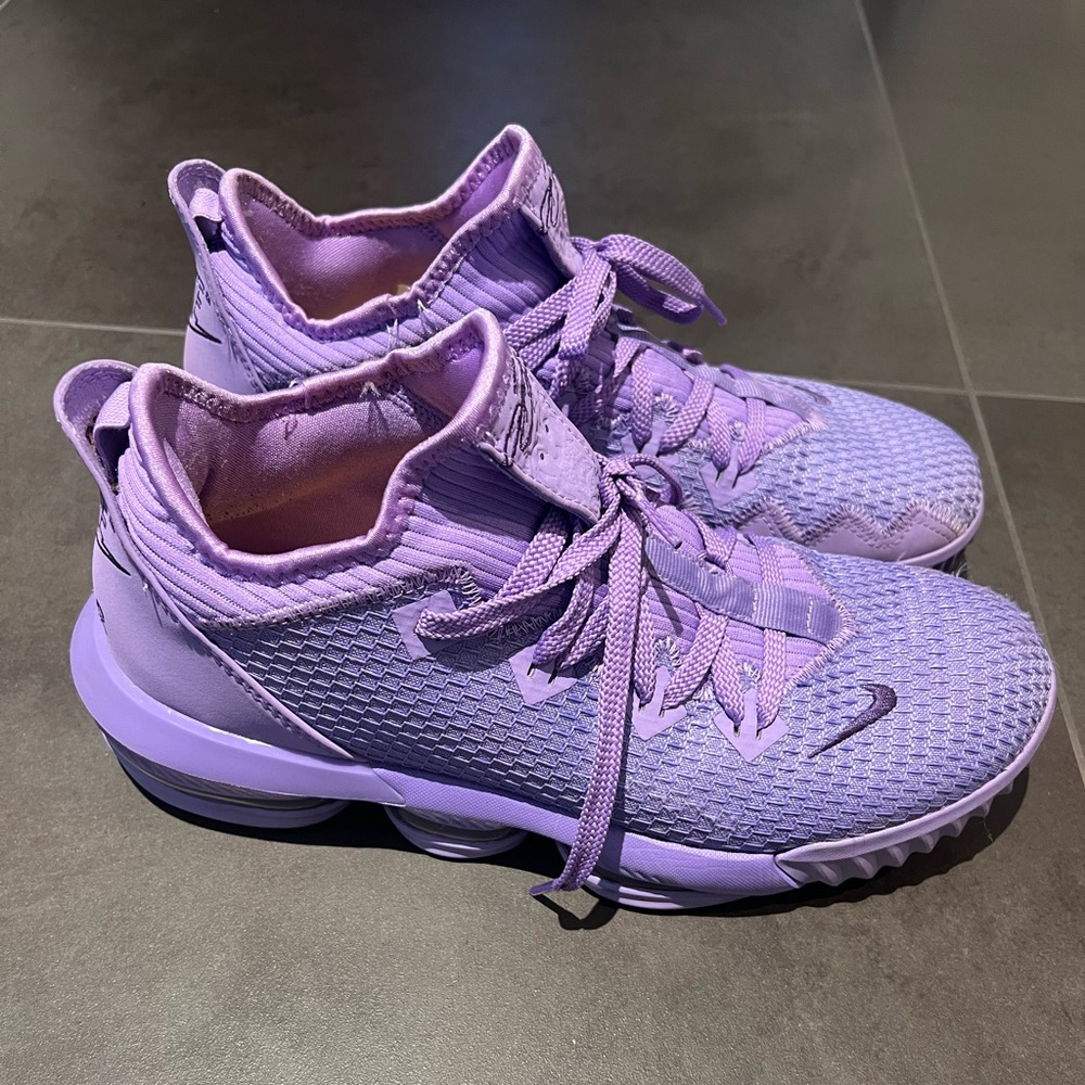 Nike Lebron 16 Low Atomic Purple Mens Size 9.5 Sneakers